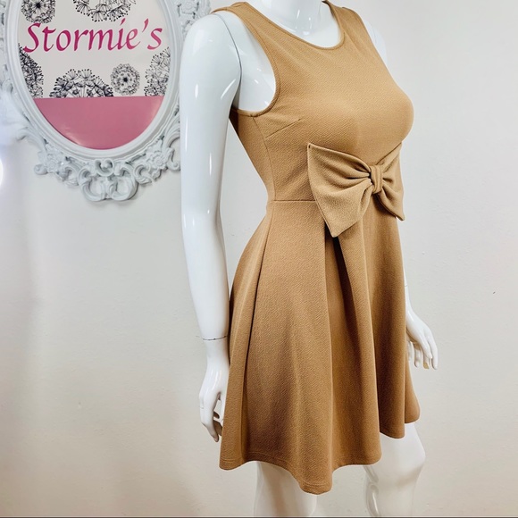 Millibon / Tan Sleeveless Textured  Bow Front - Picture 3 of 7